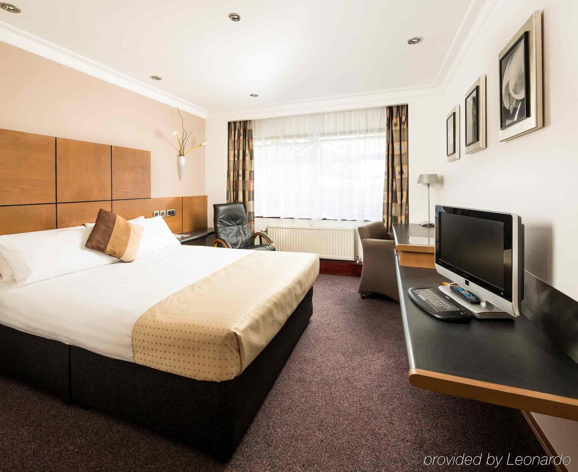 Mercure London Watford Hotel Экстерьер фото