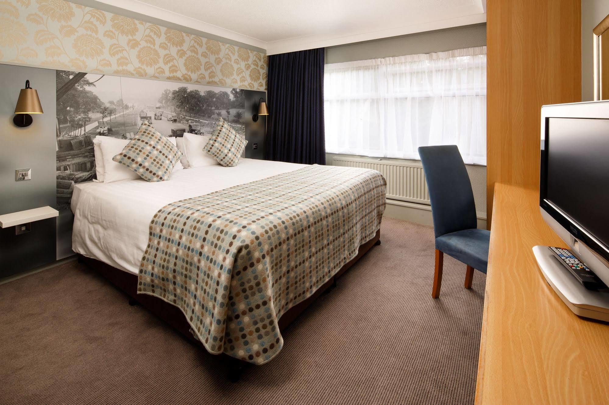 Mercure London Watford Hotel Экстерьер фото
